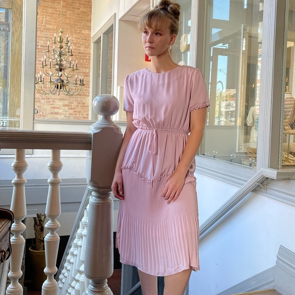 Light pink short sleeve semi formal pleated modest midi length dress - Picture 2 of 4